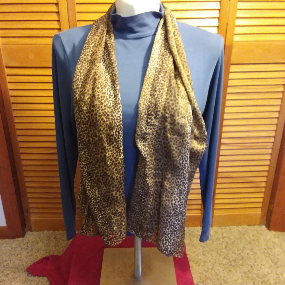 Women's Scarf.